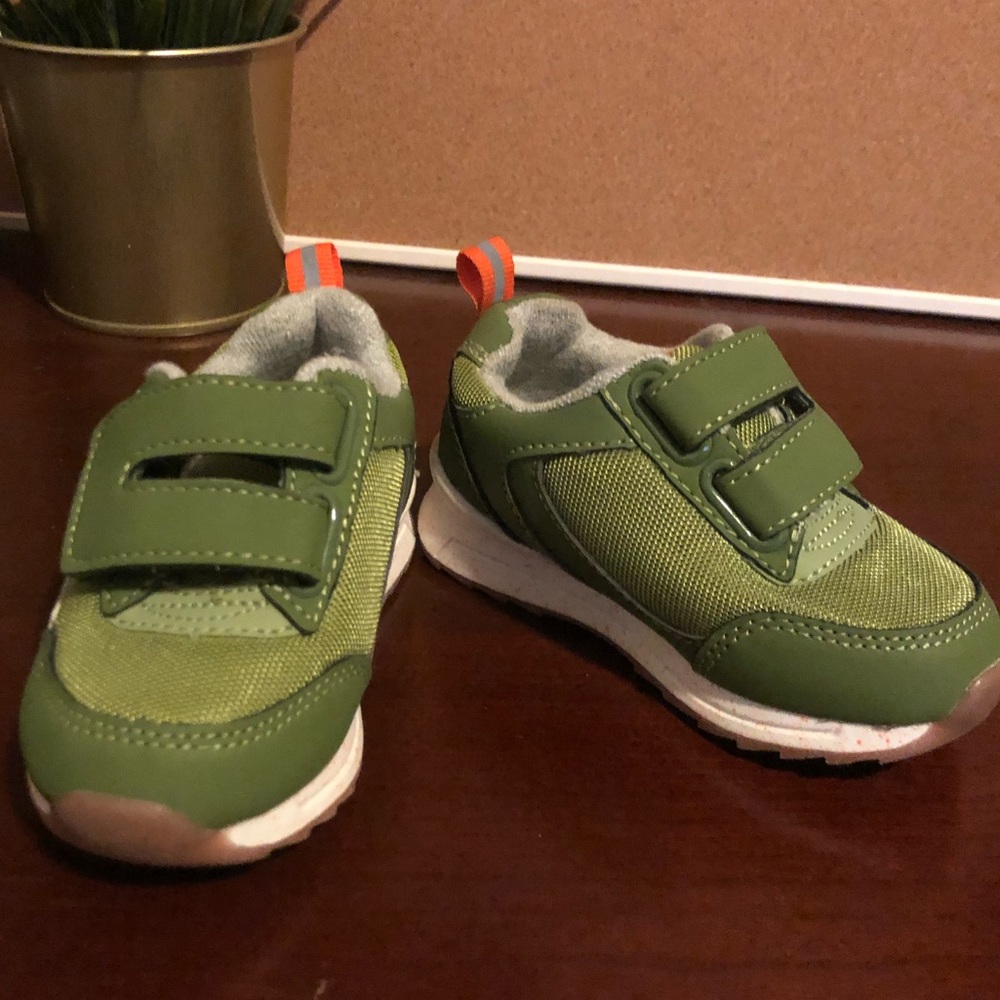 Cat and Jack Velcro Shoe